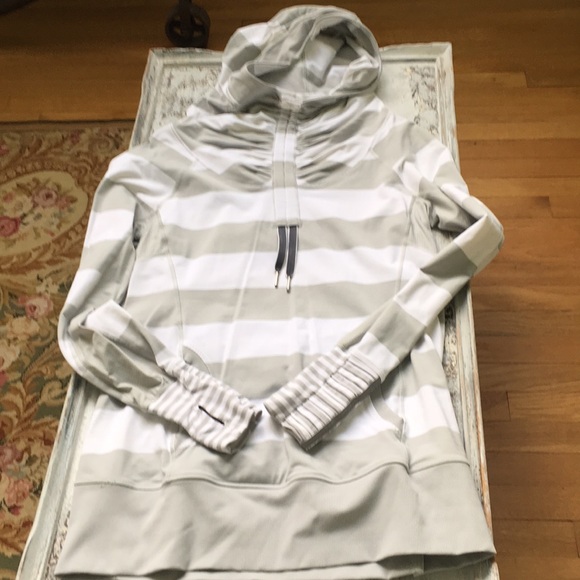 lululemon athletica Other - Lulu Lemon hooded sweatshirt size 10